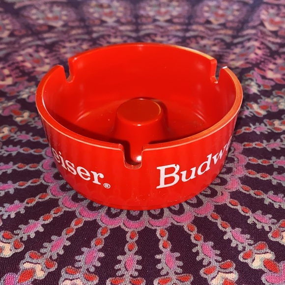 VTG 80s Budweiser Ashtray. Red Plastic approx. 3.75”. - Picture 5 of 9